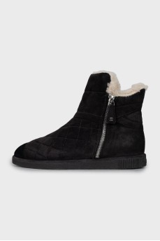Insulated suede boots with zip