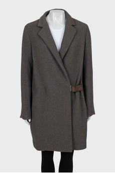 Loose fit coat with leather buckle