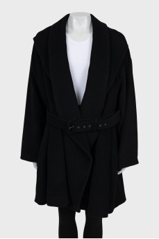 Loose-fitting coat with belt