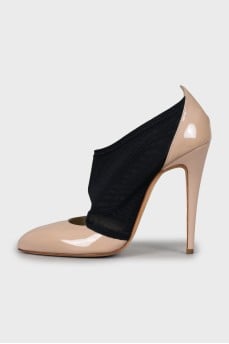 Patent leather shoes with mesh inserts