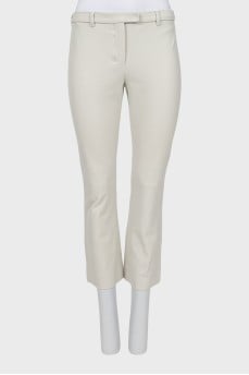 White trousers with a mid-rise