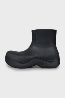 Rubber boots with massive soles