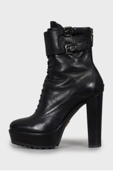 Leather ankle boots decorated with buckles