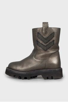Leather boots with a textured sole