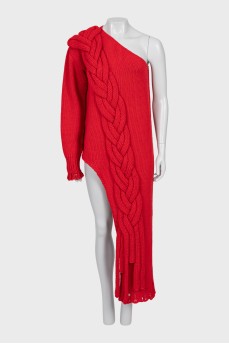 Knitted red dress with a slit