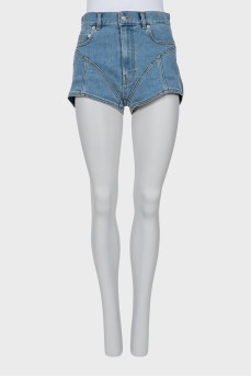 Mini shorts with relief seams