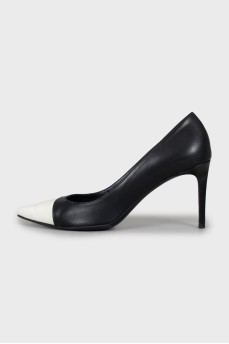 Leather shoes with white toe