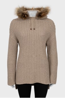 Fur decorated sweater with tag