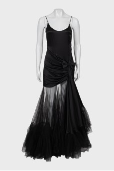 Dress with straps and tulle hem