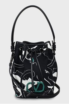 Fabric bucket bag with tag