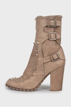 Suede ankle boots decorated with rhinestones