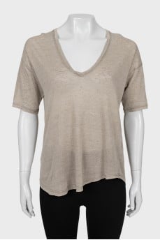 T-shirt with a cutout, extended at the back