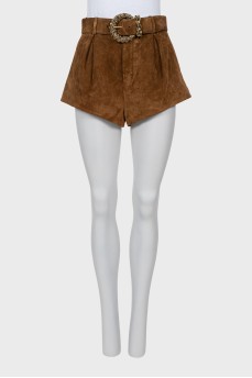 Leather shorts with massive buckle