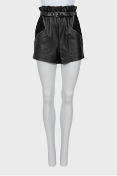 Leather shorts with elastic