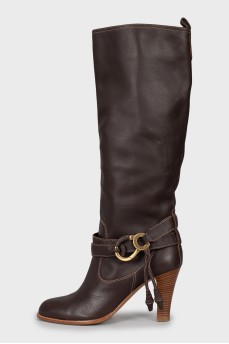 Leather boots decorated with straps