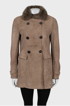 Double-breasted sheepskin coat with fur collar