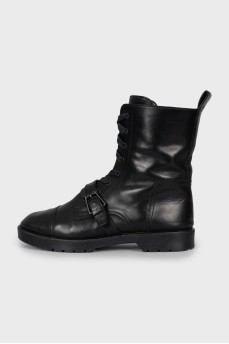 Leather boots decorated with a strap