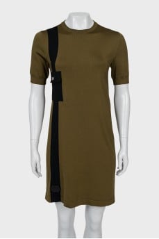 Straight cut dress decorated with a pocket