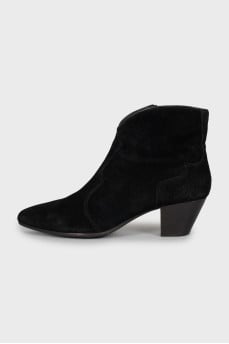 Cowboy boots in black suede