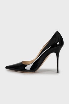 Patent leather pointed toe shoes