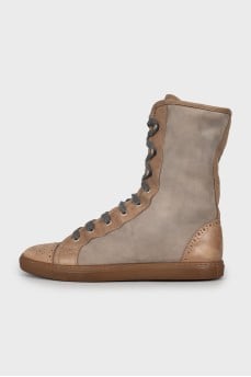 Insulated boots made of suede and leather