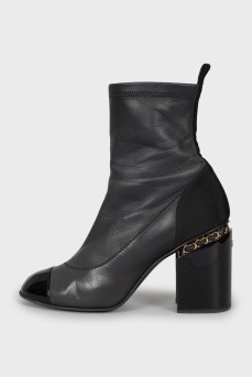 Ankle boots decorated with chain