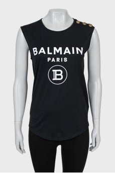 Sleeveless t-shirt with tag
