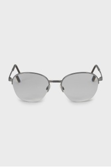 Glasses with metal frames
