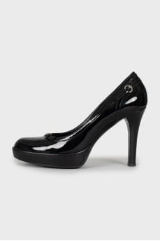 Patent leather shoes in black