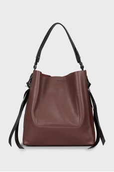 Leather shopper with magnetic clasp