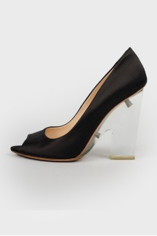 Transparent heel shoes