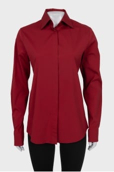 Fitted red shirt