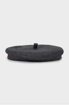 Gray beret with tag