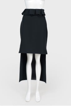 Asymmetric skirt