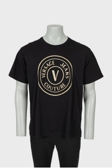 Men's black t-shirt with brand logo