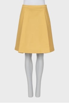 Fitted skirt with tag