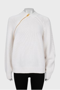 Knitted sweater with zipper