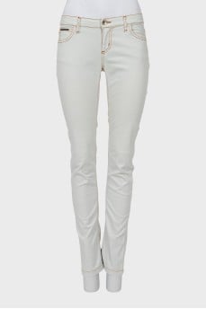 Light-colored low-rise jeans