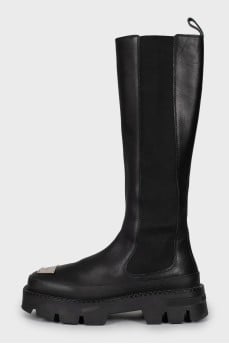 Boots with metal decoration on the toe