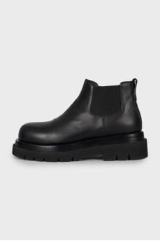 Cropped leather boots