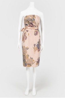 Dress in flowers with open shoulders