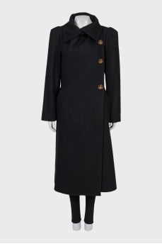 Fitted coat with branded buttons