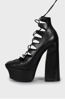 Leather lace-up shoes