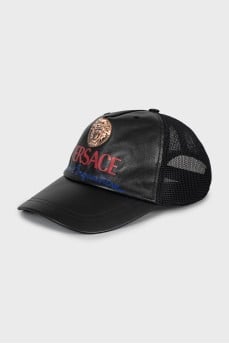 Men's cap made of leather and textile
