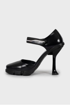 Black leather shoes with square toe