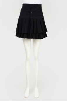 Crying skirt at a high waist