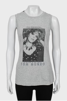 Gray T-shirt with print