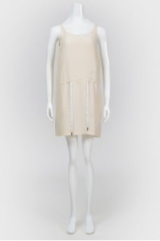 Dress with a lace at the waist