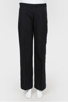 Wide black trousers