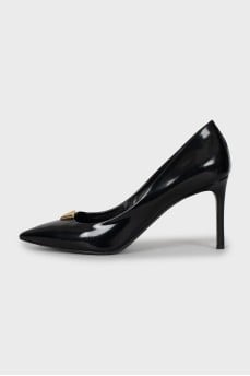 Leather shoes with gold elements